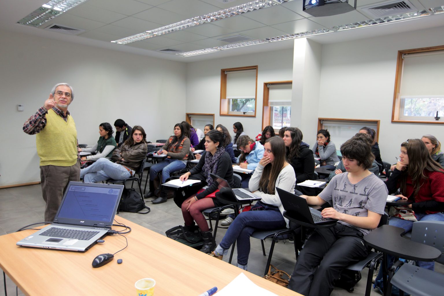 qui-nes-forman-a-los-futuros-profesores-en-chile-revista-di-logos